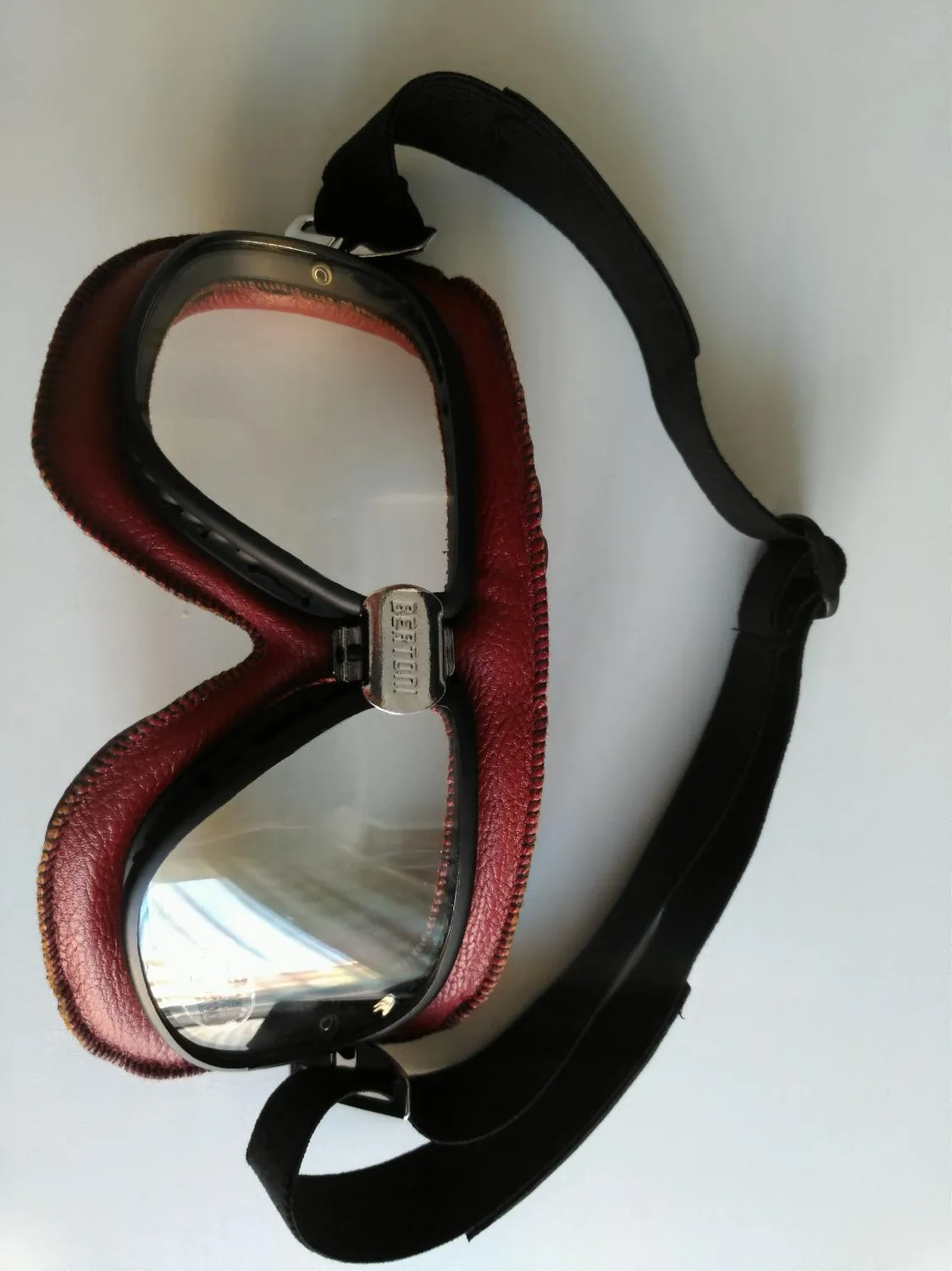 Bertoni AF196A occhiali moto pelle rossa fumo