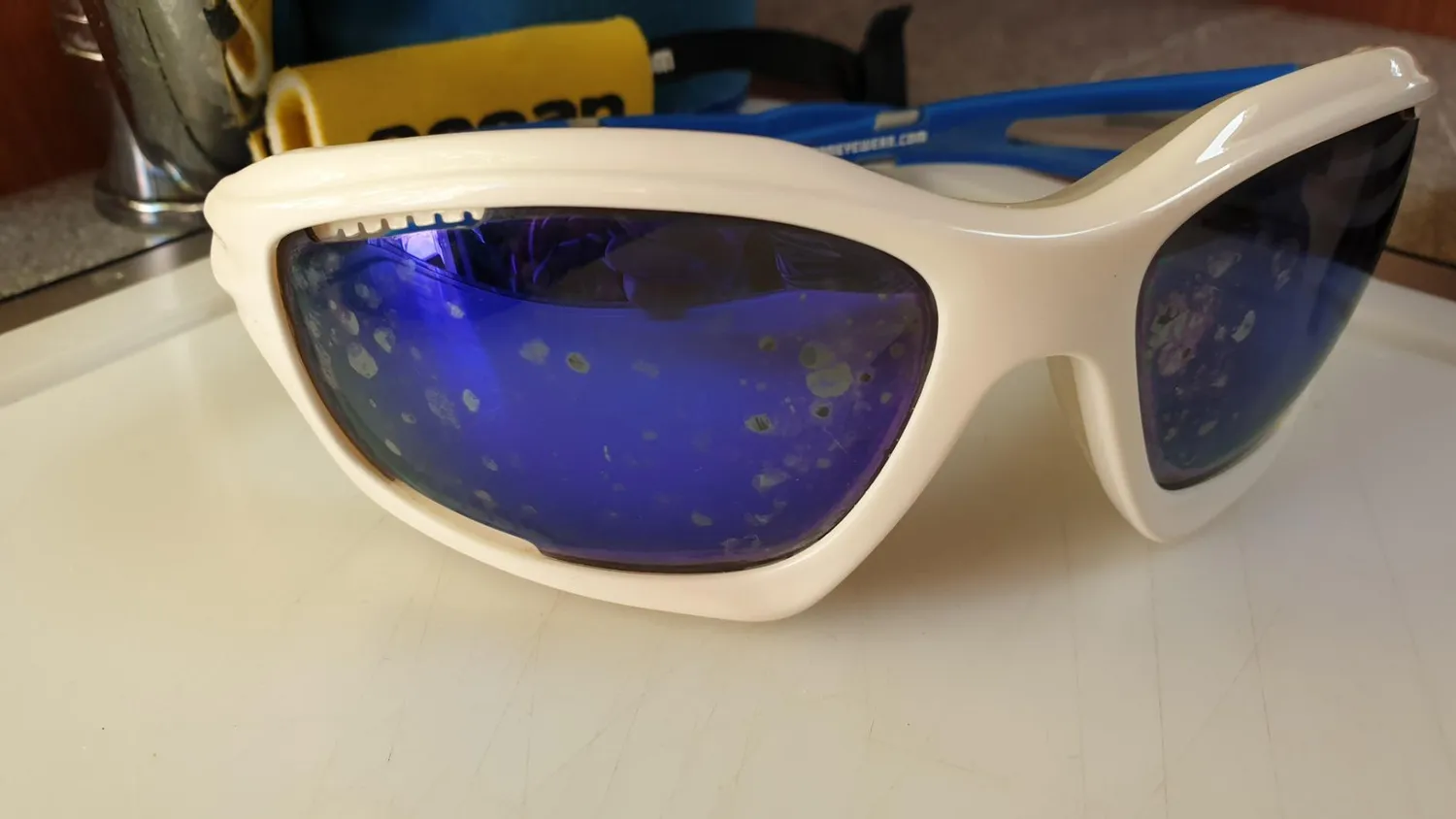 Bertoni P1000 occhiali sport polarizzati galleggianti